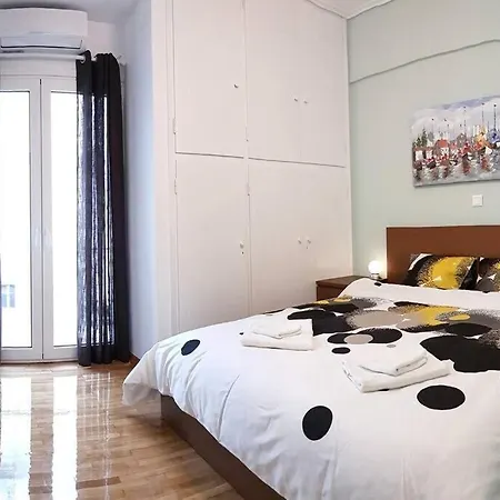 Cozy Close To Acropolis Athens